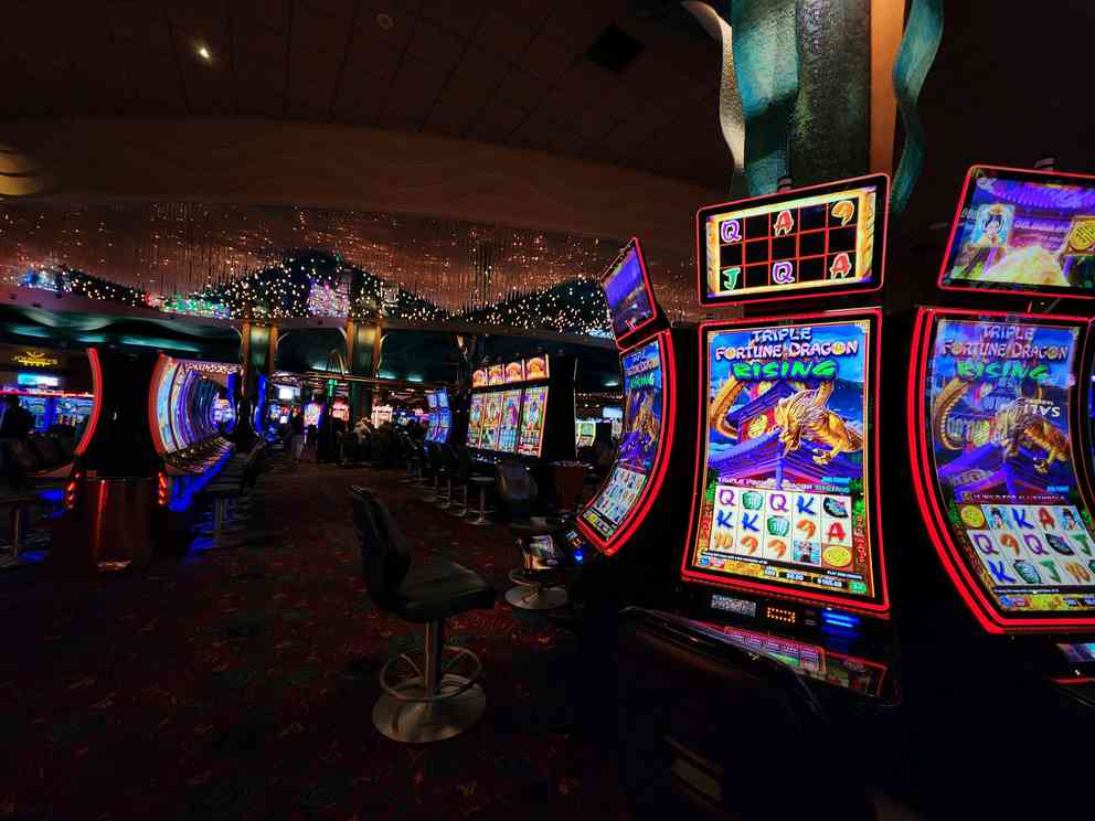 Ultimate Guide to Slot Machines at Lucky Mister Casino